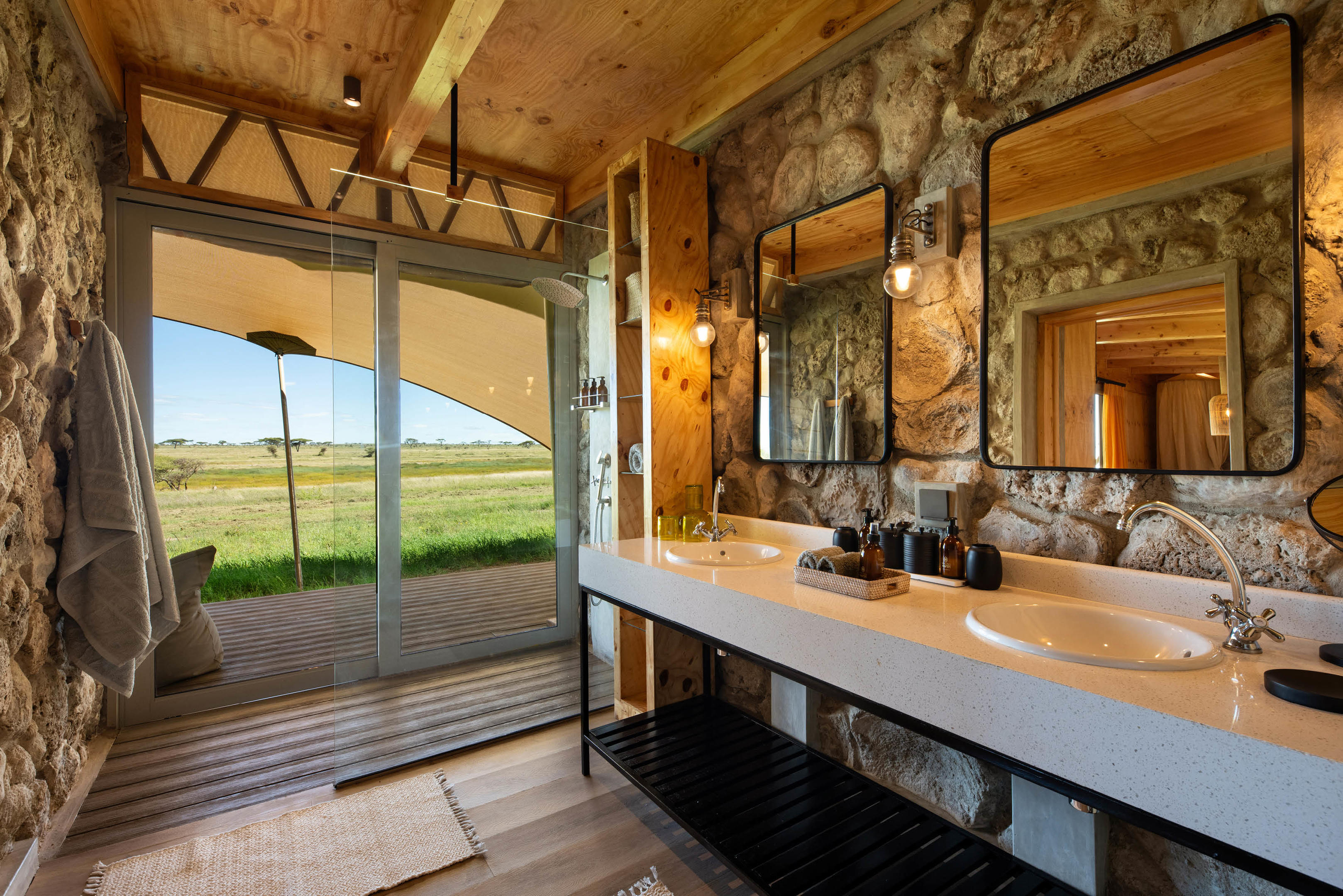 Namiri Plains Retreat thumbnail 15